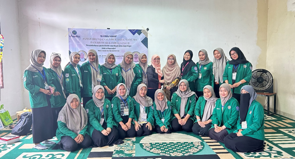 Kenalkan Media Loosepart, Dosen PG PAUD FKIP Uhamka Gelar Workshop di PAUD Cucok Rowo